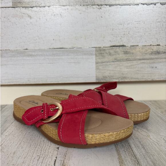 Clarks Women's 8 Reileigh May Cherry Nubuck leather sandal red slip on new - Picture 2 of 7